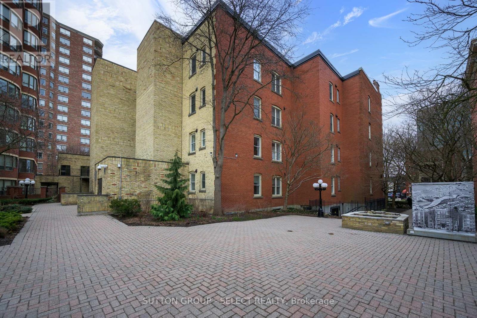 Property at 302 - 280 QUEENS AVENUE image 3