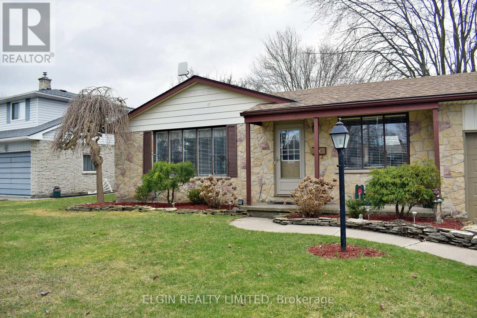 589 Elm Street, St. Thomas, Ontario  N5R 1K8 - Photo 3 - X12055997