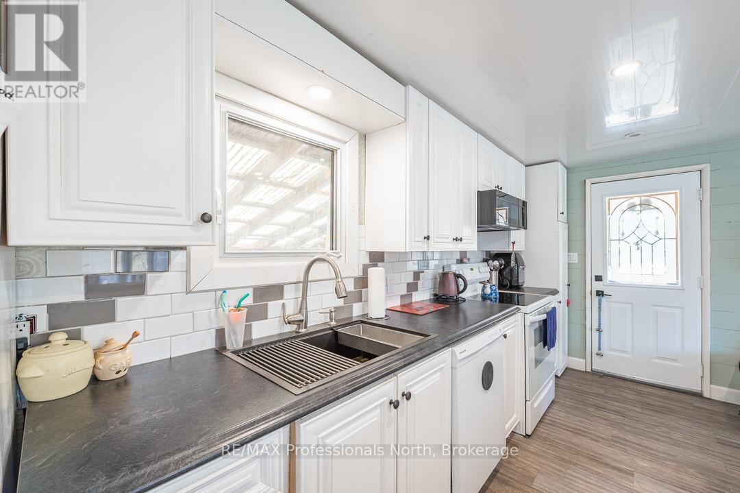 1024 Fifth Lane, Minden Hills, Ontario  K0M 2K0 - Photo 26 - X12055996
