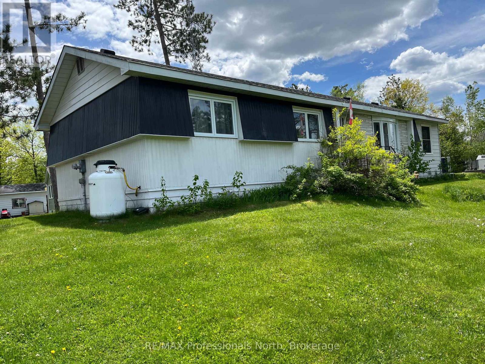 1024 Fifth Lane, Minden Hills, Ontario  K0M 2K0 - Photo 3 - X12055996
