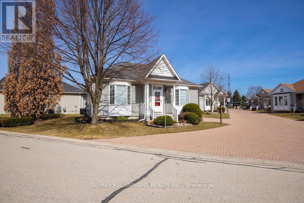 Property at 91 SILVERBIRCH BOULEVARD image 3