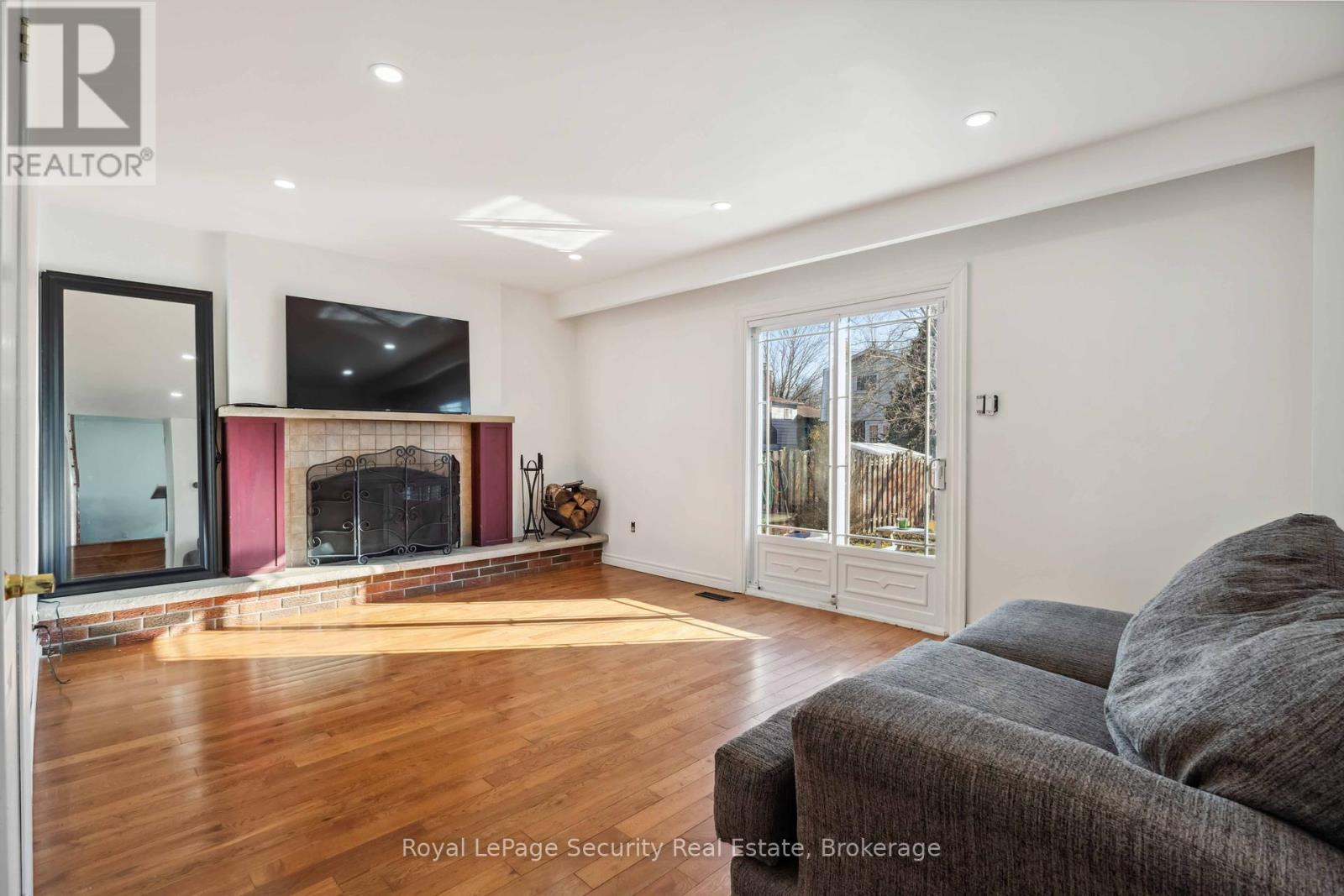 Property at 7 CHOPIN COURT image 4