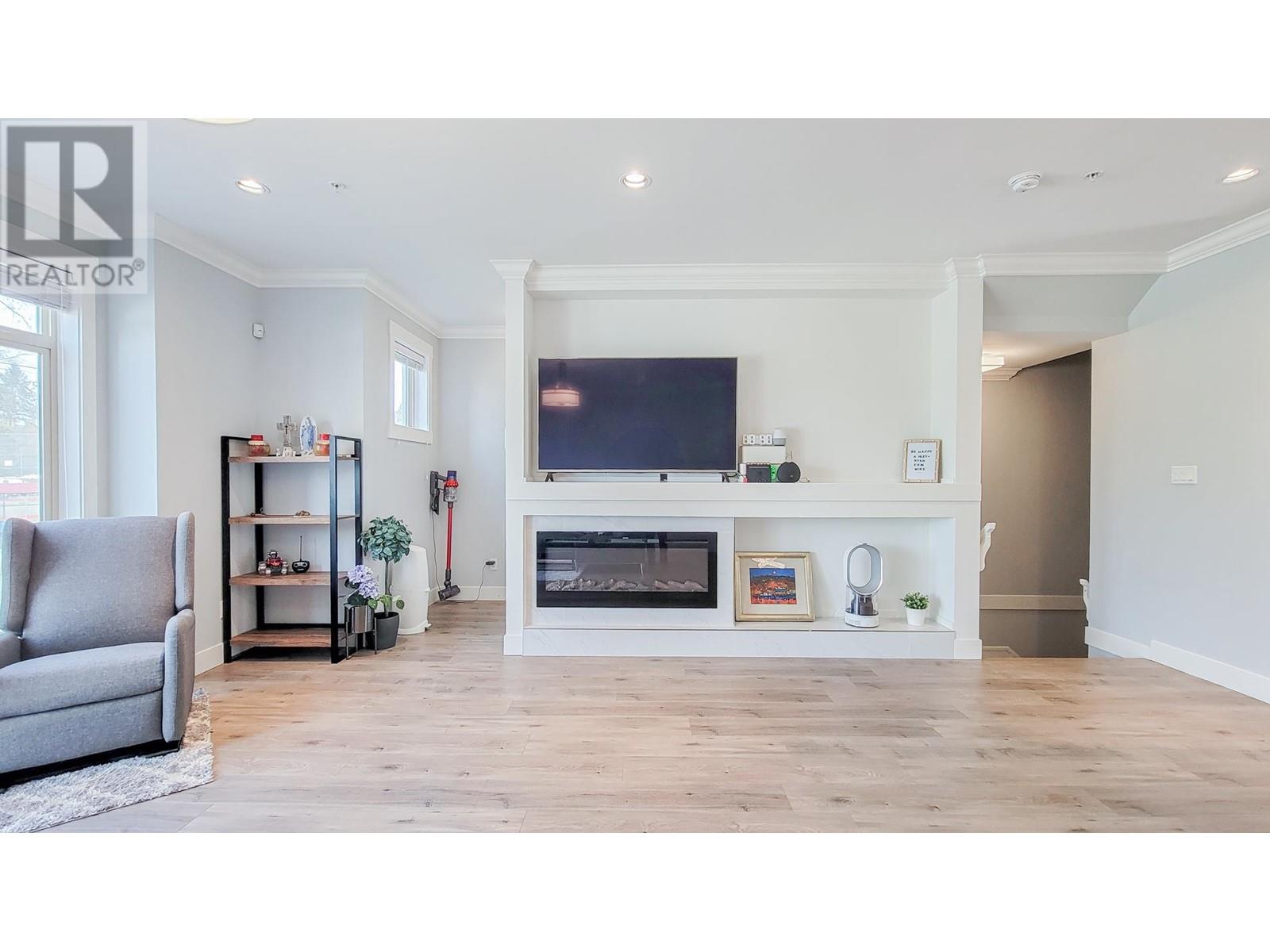 Property at 3 3126 WELLINGTON STREET image 4