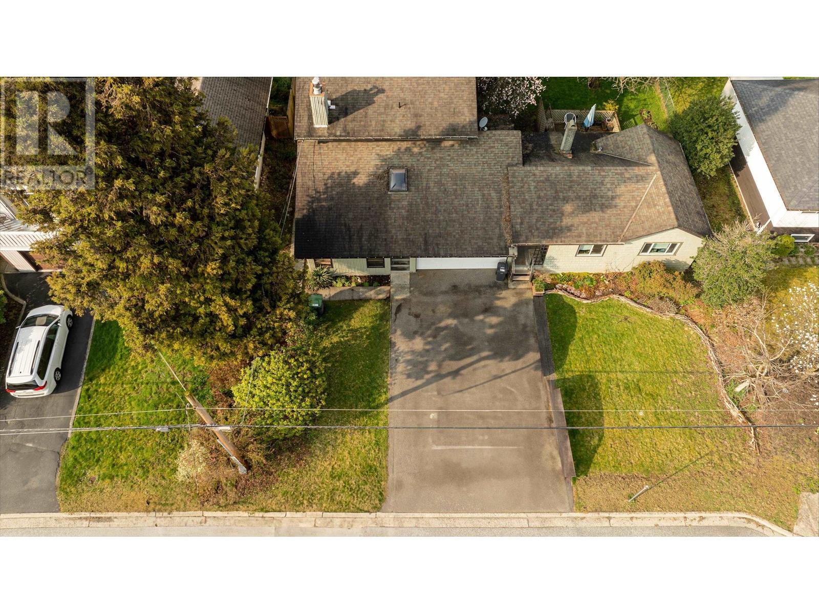 607 Chapman Avenue, Coquitlam, British Columbia  V3J 4A2 - Photo 3 - R2984985