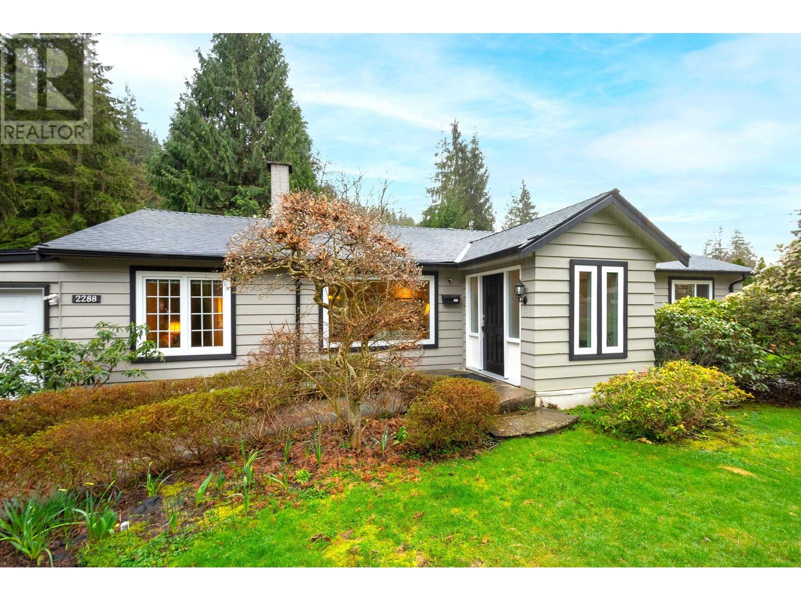 2288 Riverside Drive, North Vancouver, British Columbia  V7H 1V7 - Photo 2 - R2984990
