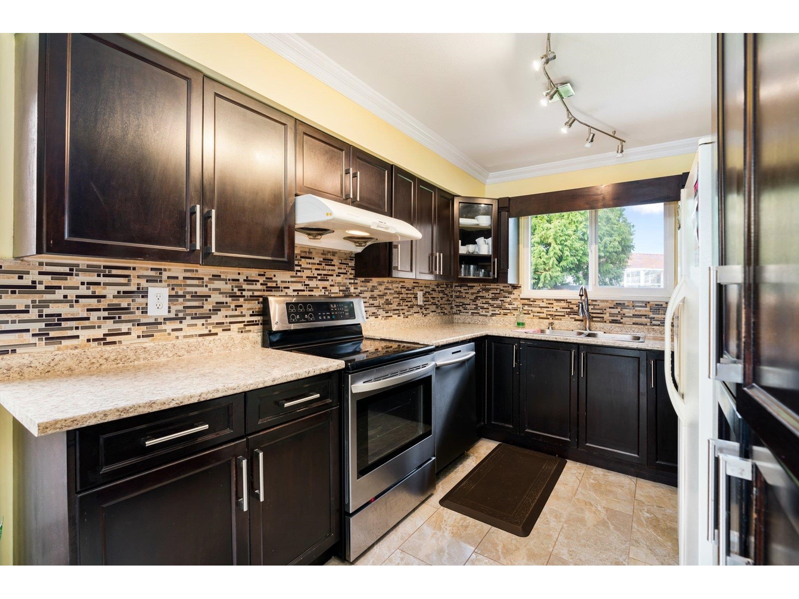 15135 86b Avenue, Surrey, British Columbia  V3S 4V3 - Photo 7 - R2982156