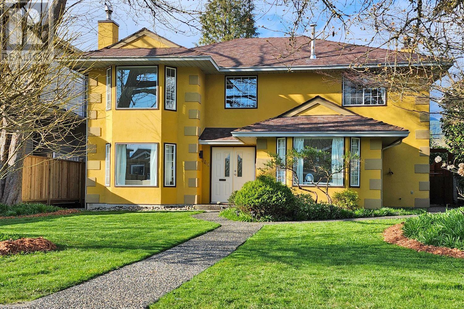 348 E 17 Street, North Vancouver, British Columbia  V7L 2V9 - Photo 1 - R2983674