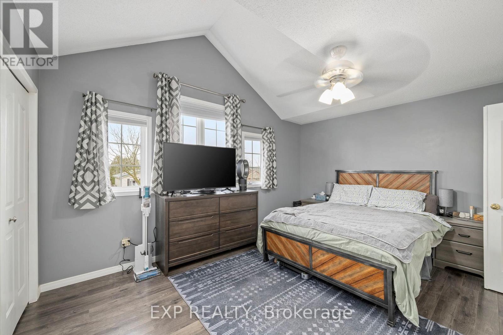 Photo 12 of 44 for 822 Railton Avenue