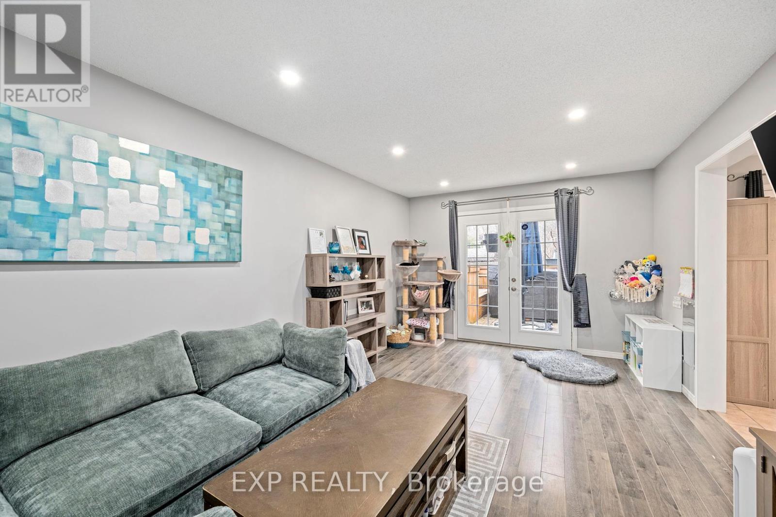 Photo 7 of 44 for 822 Railton Avenue