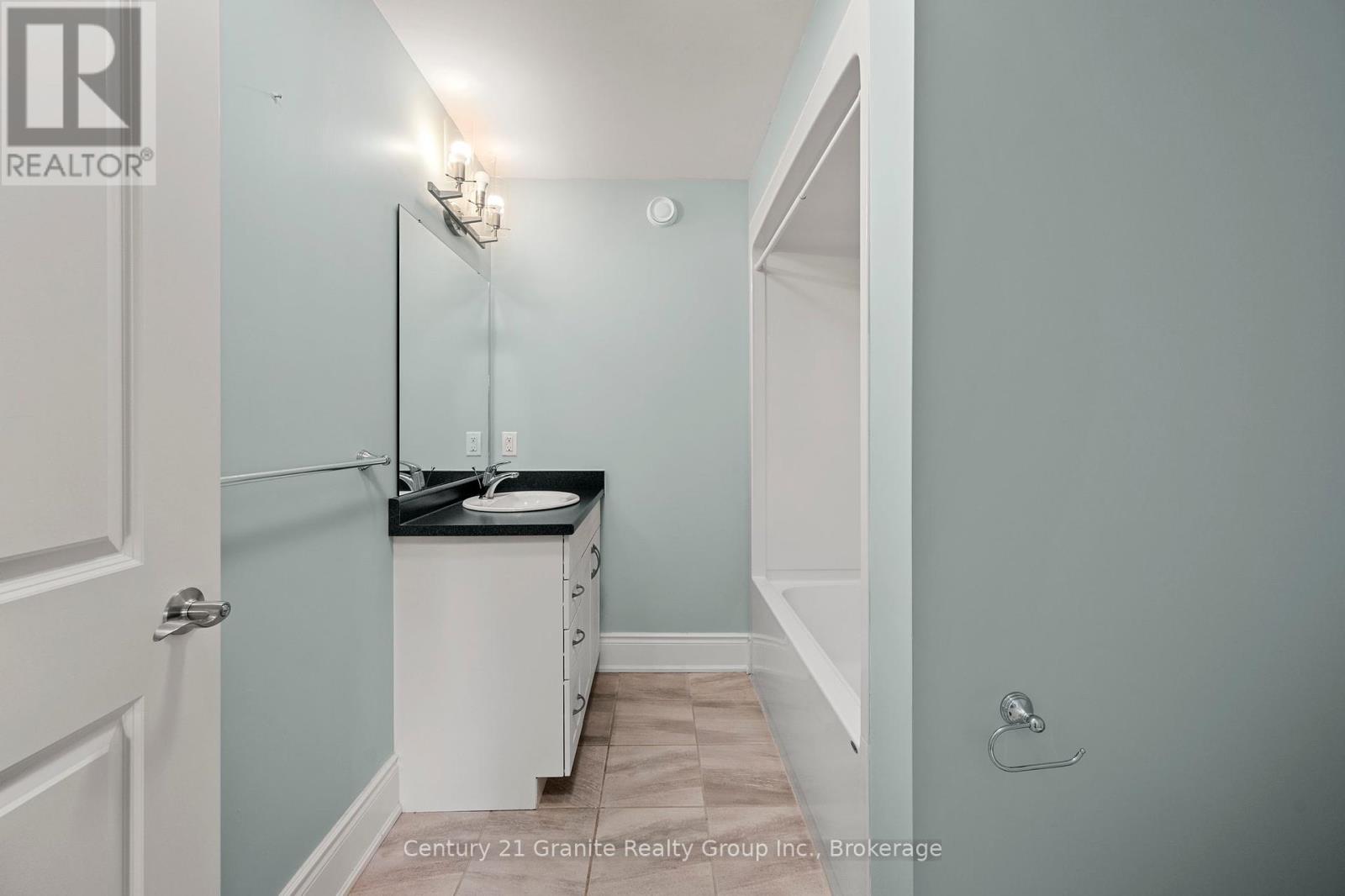 307 - 75 Wallings Road, Dysart Et Al, Ontario  K0M 1S0 - Photo 19 - X12056245