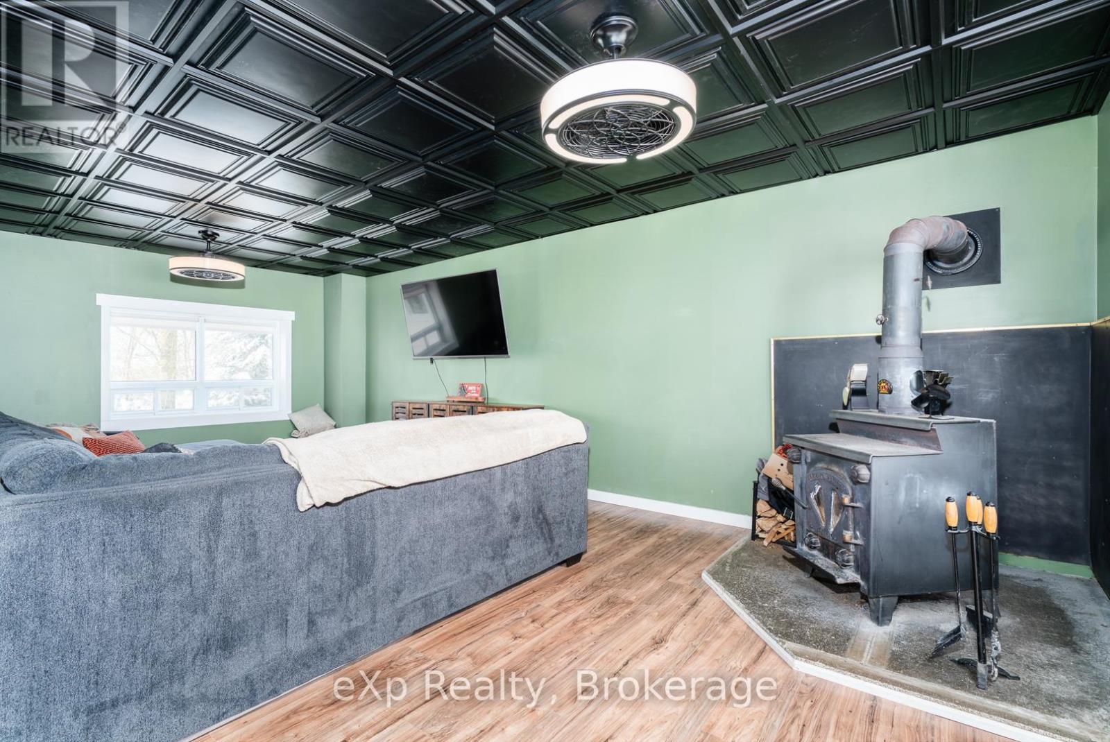 9499 Maas Park Drive, Wellington North, Ontario  N0G 2L0 - Photo 11 - X12056283