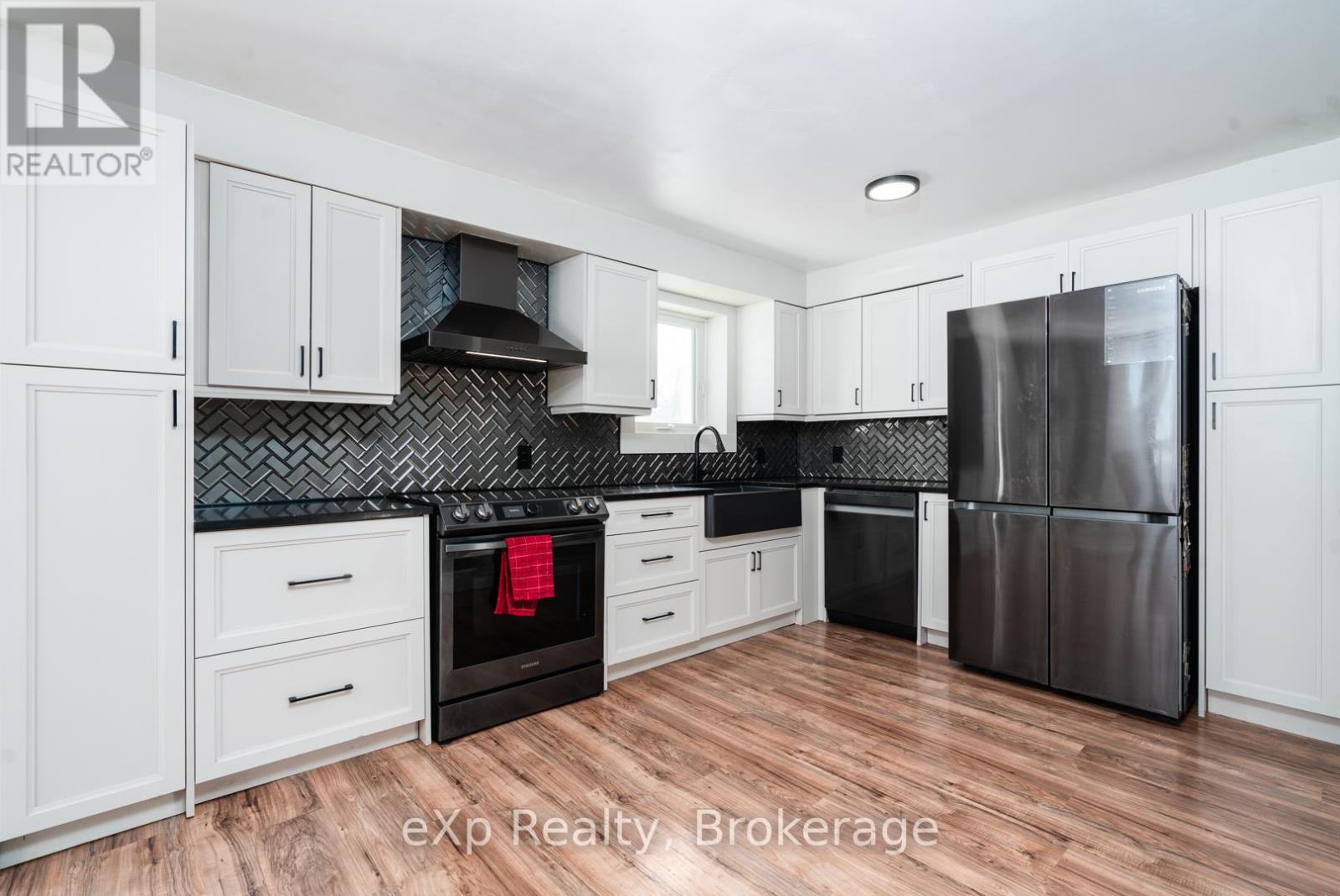 9499 Maas Park Drive, Wellington North, Ontario  N0G 2L0 - Photo 7 - X12056283