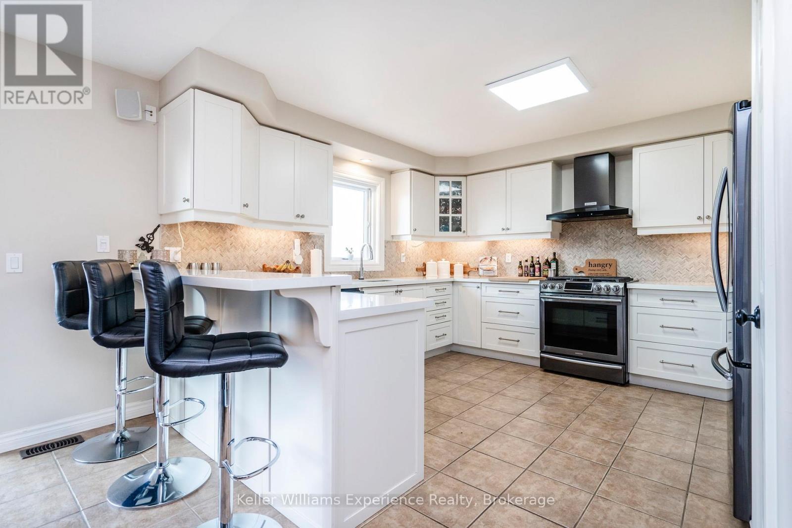 54 Asselin Drive, Tiny, Ontario  L0L 2J0 - Photo 8 - S12056432