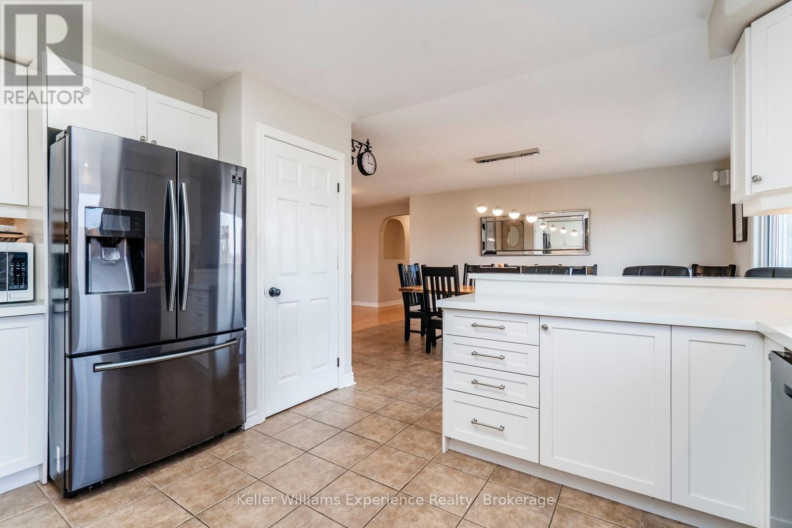 54 Asselin Drive, Tiny, Ontario  L0L 2J0 - Photo 9 - S12056432