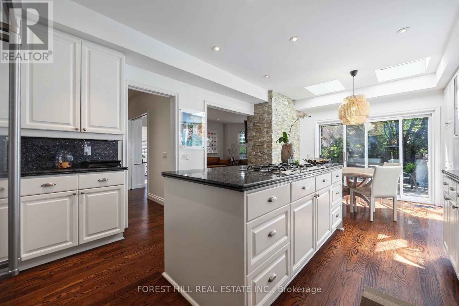 Property at 88 YONGE BOULEVARD image 5