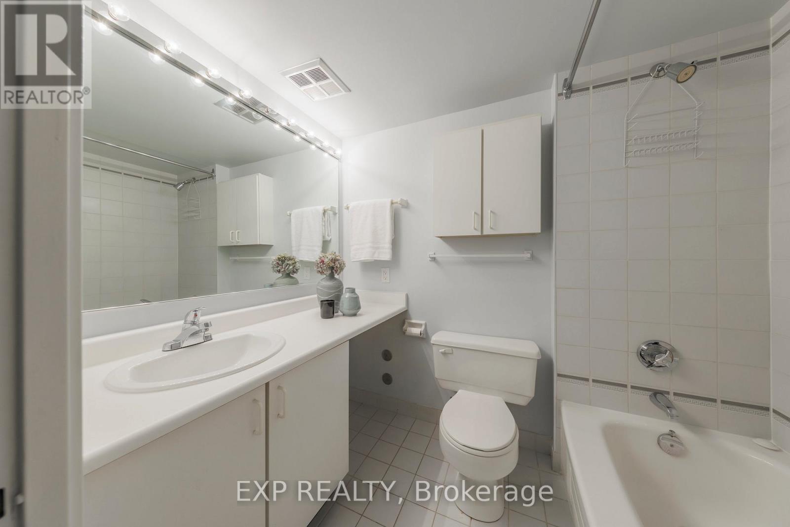 25 Dundonald Street, Toronto, Ontario  M4Y 1K3 - Photo 19 - C12056273