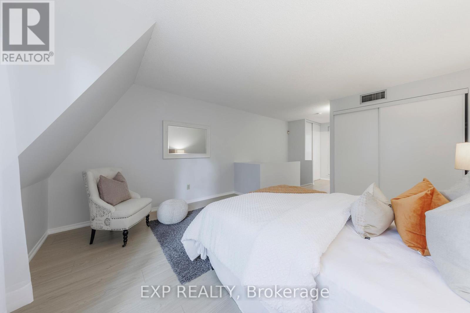 25 Dundonald Street, Toronto, Ontario  M4Y 1K3 - Photo 24 - C12056273