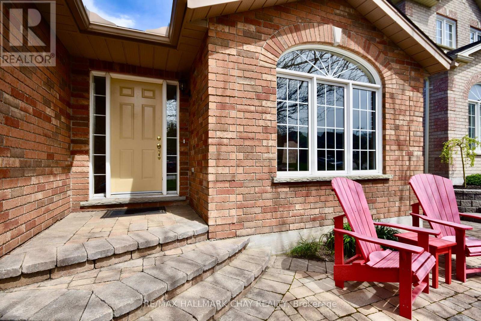 Property at 167 CROMPTON DRIVE image 2