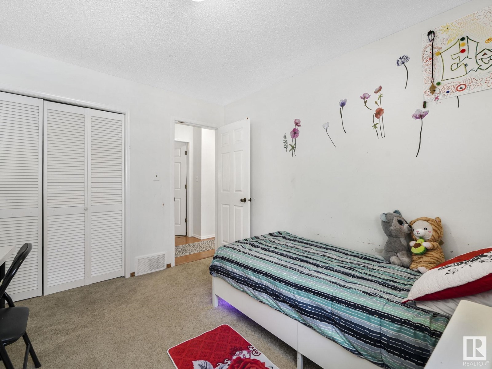 Property at 11945 128 ST NW image 4