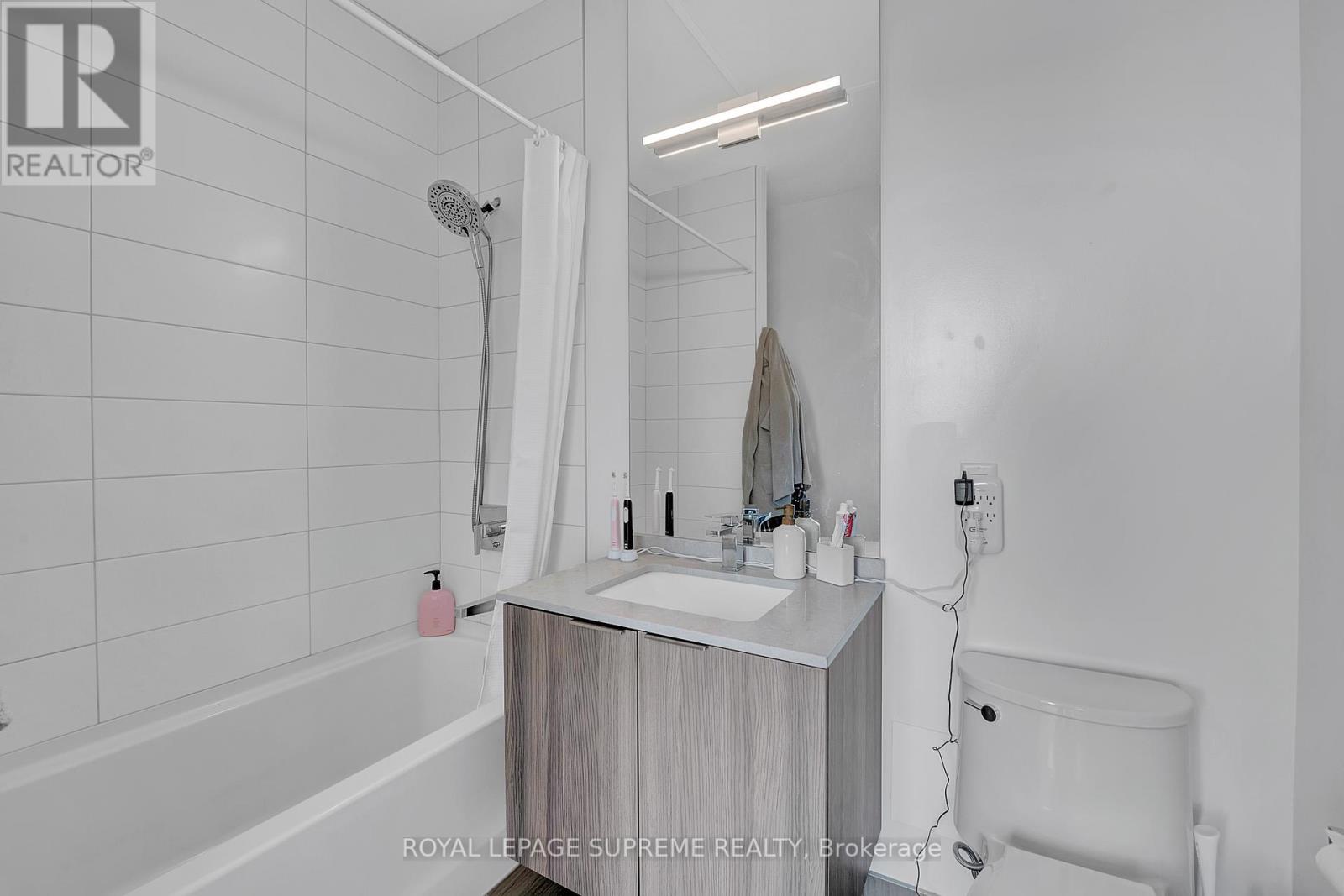 215 - 4208 Dundas Street W, Toronto, Ontario  M8X 0B1 - Photo 33 - W12056253