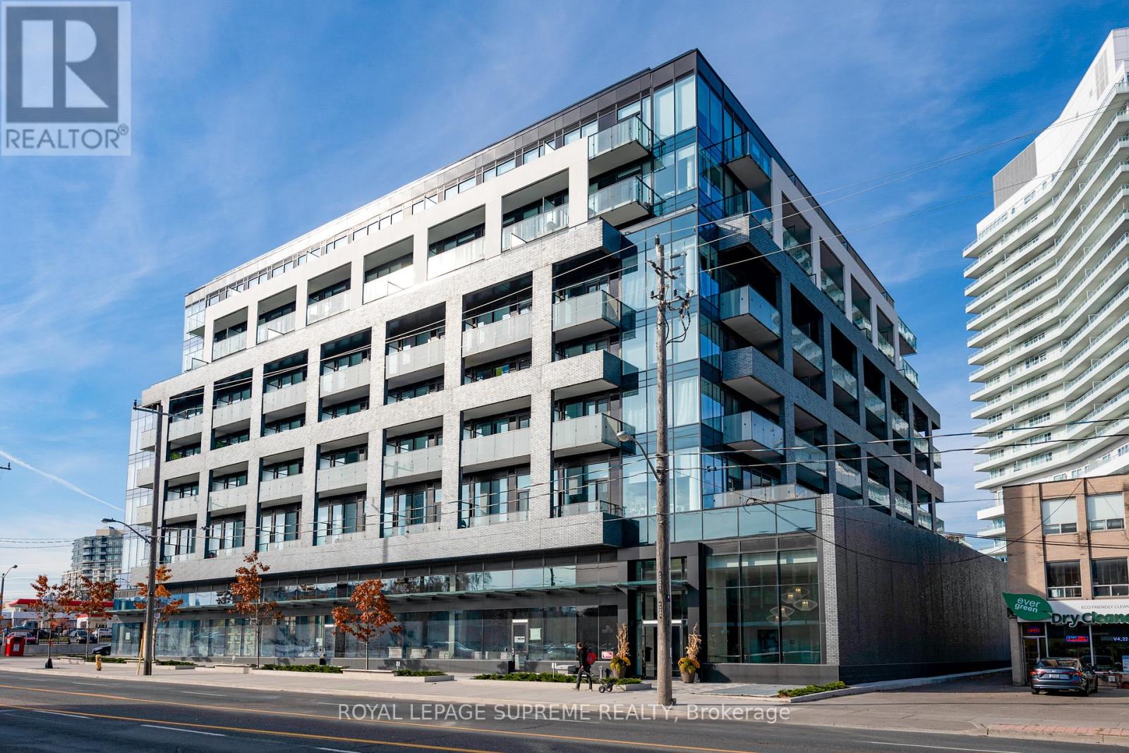 215 - 4208 Dundas Street W, Toronto, Ontario  M8X 0B1 - Photo 4 - W12056253