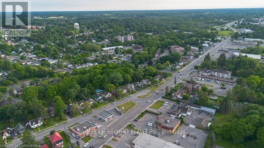 11 Elizabeth Road, Norfolk (Simcoe), Ontario  N3Y 2N6 - Photo 8 - X12056331
