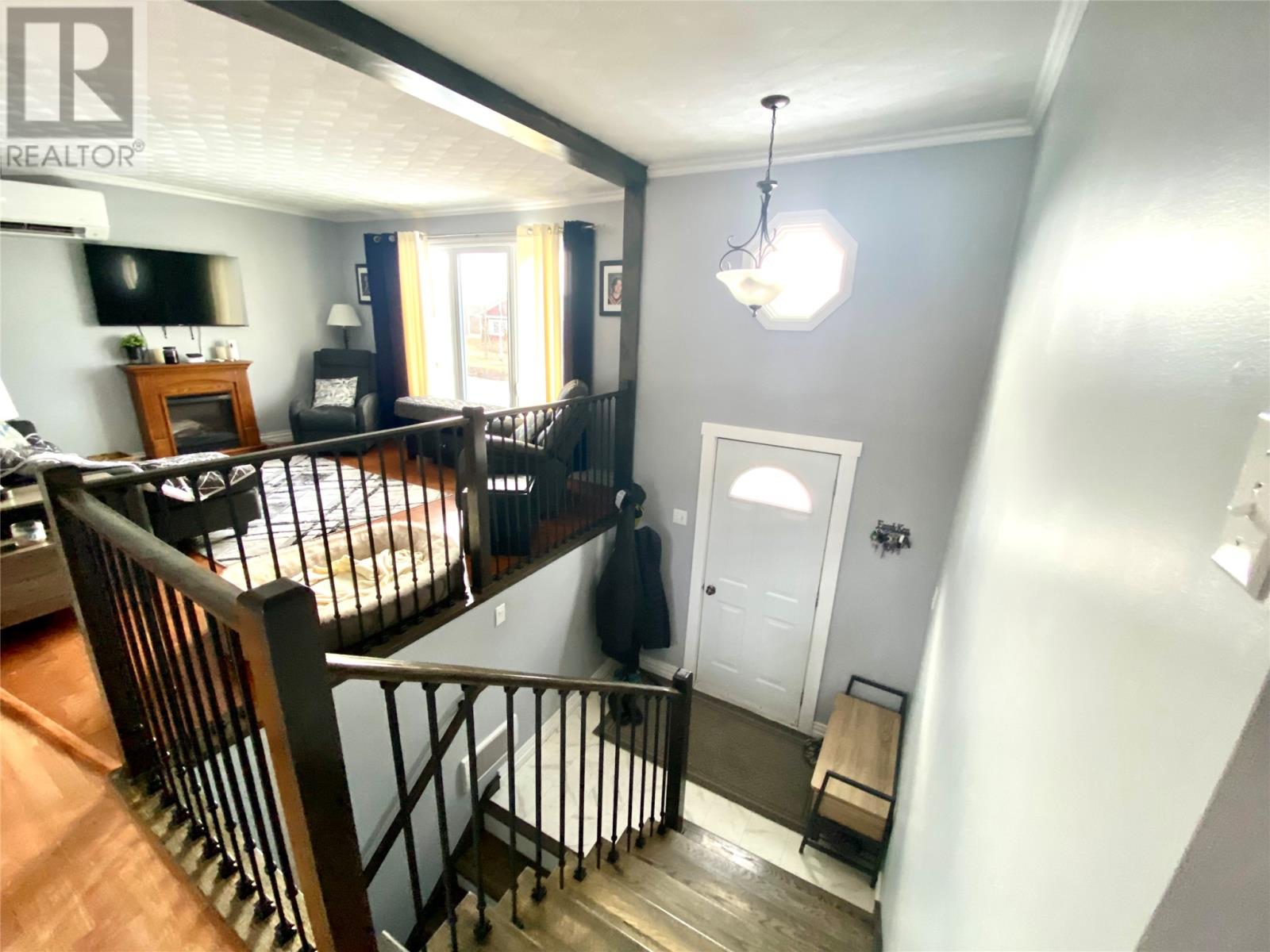 Property at 27 Alexander Crescent image 3