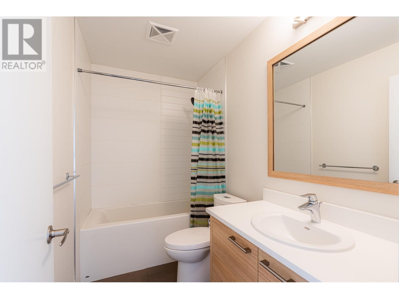 208 875 Gibsons Way, Gibsons, British Columbia  V0N 1V0 - Photo 11 - R2985005