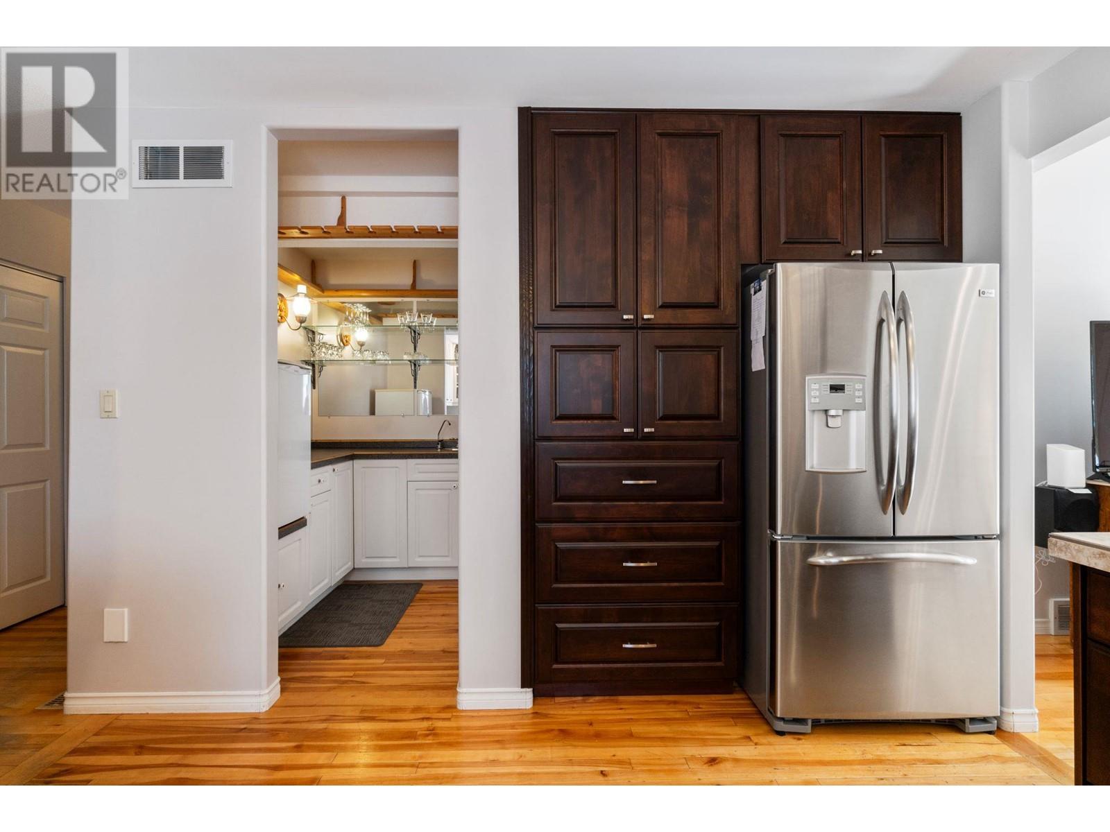 Property at 2572 Bayview Road image 2