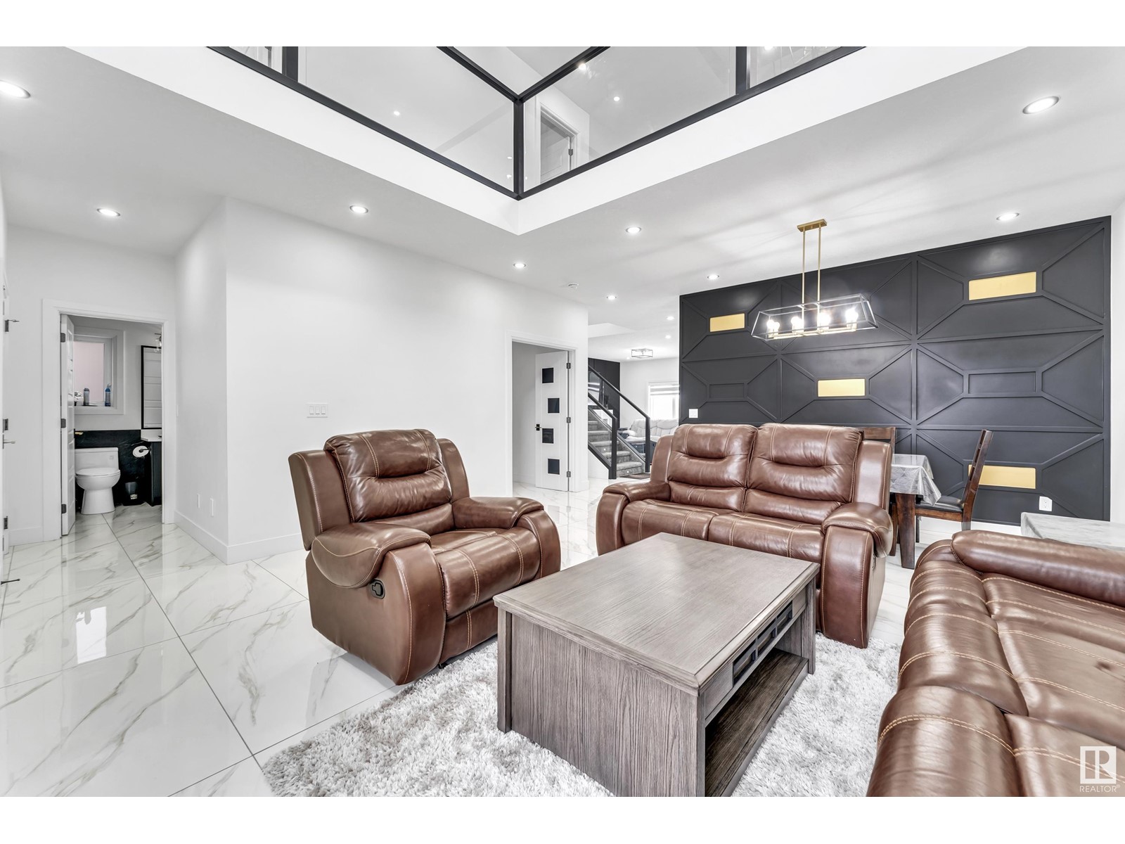 Property at 1803 17 AV NW image 4