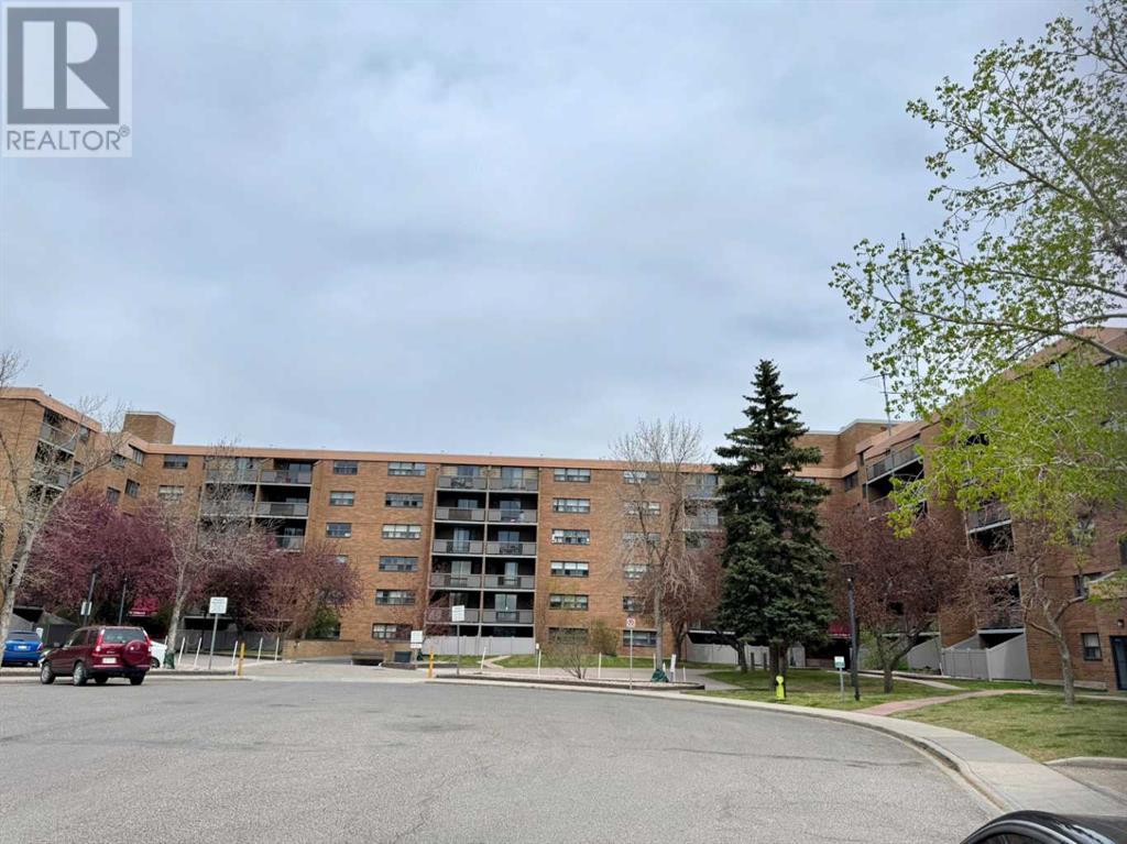 Property at 622, 30 Mchugh Court NE image 2