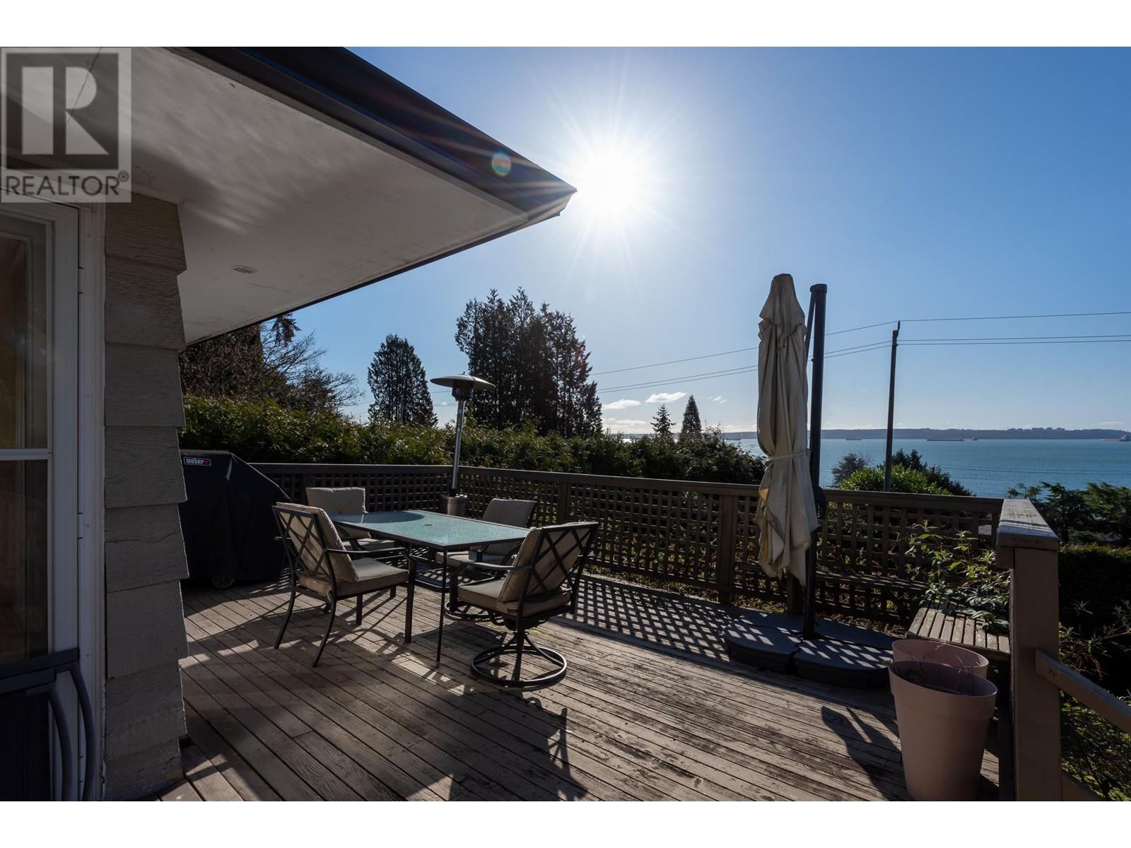 3332 Mathers Avenue, West Vancouver, British Columbia  V7V 2K5 - Photo 2 - R2984471