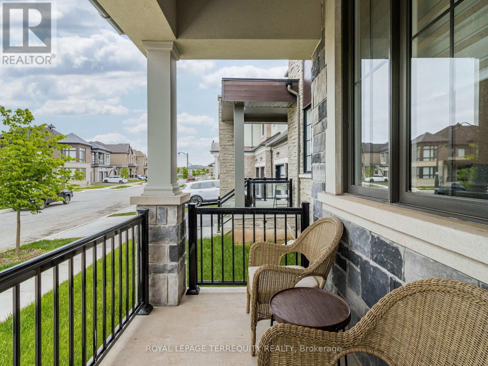 Property at 1386 QUEENS PLATE ROAD image 5