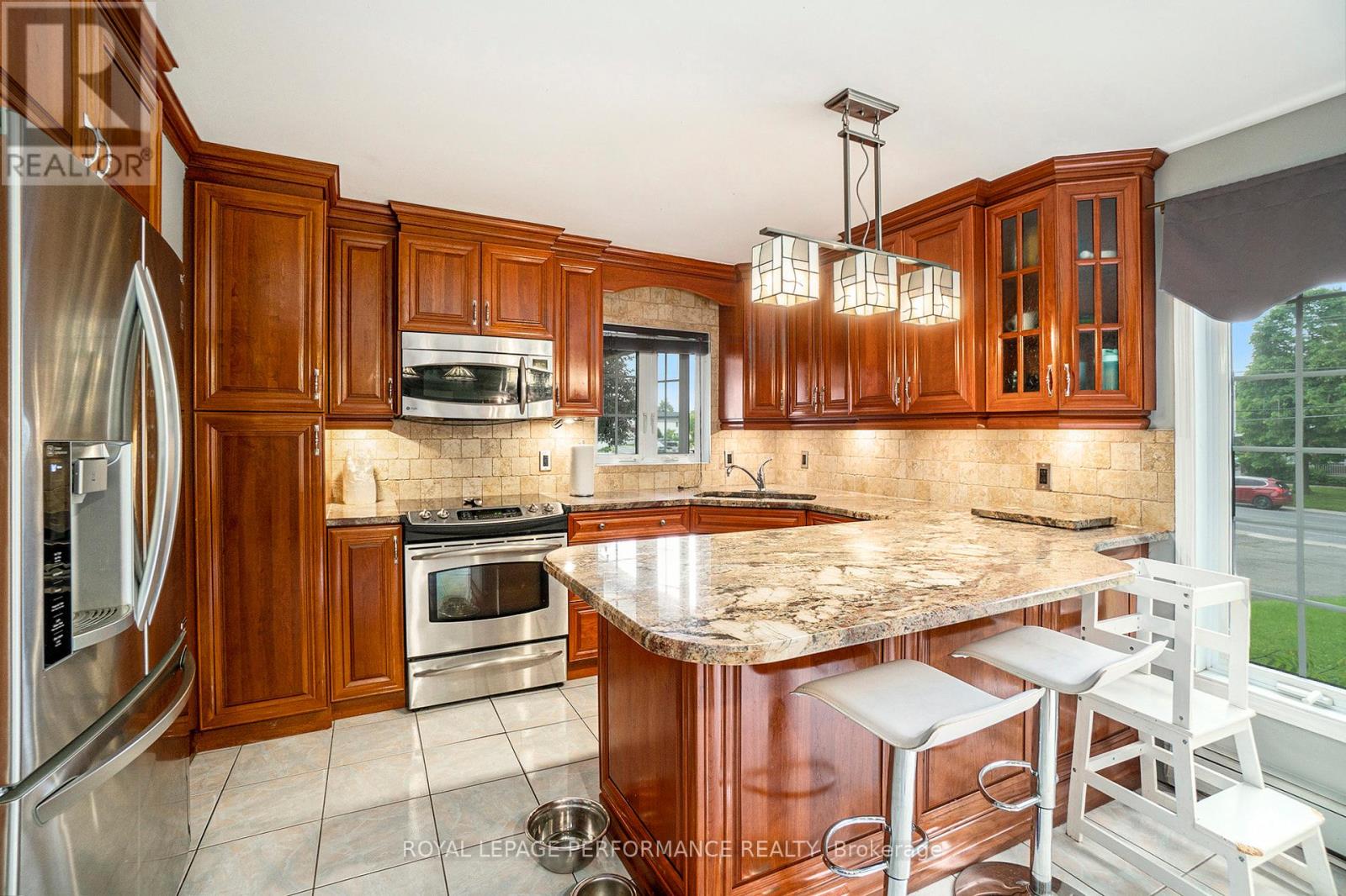 961 Notre-Dame Street, Russell, Ontario  K0A 1W0 - Photo 11 - X12056697