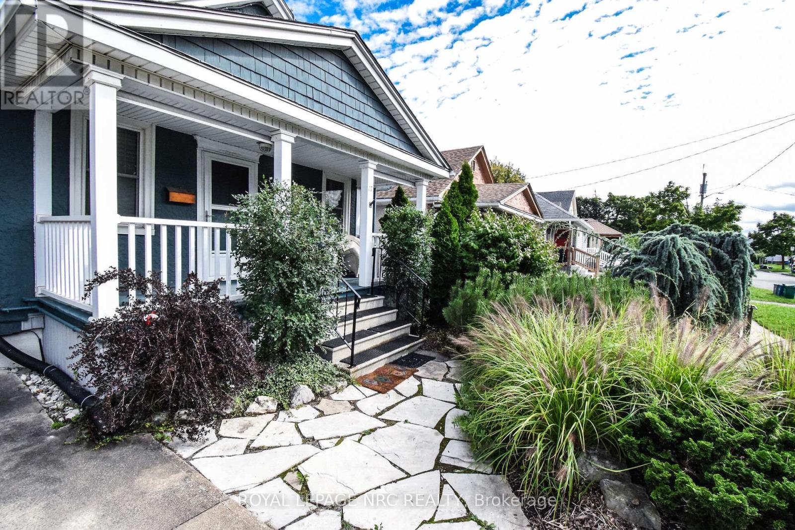 Property at 17 TRAPNELL STREET image 2