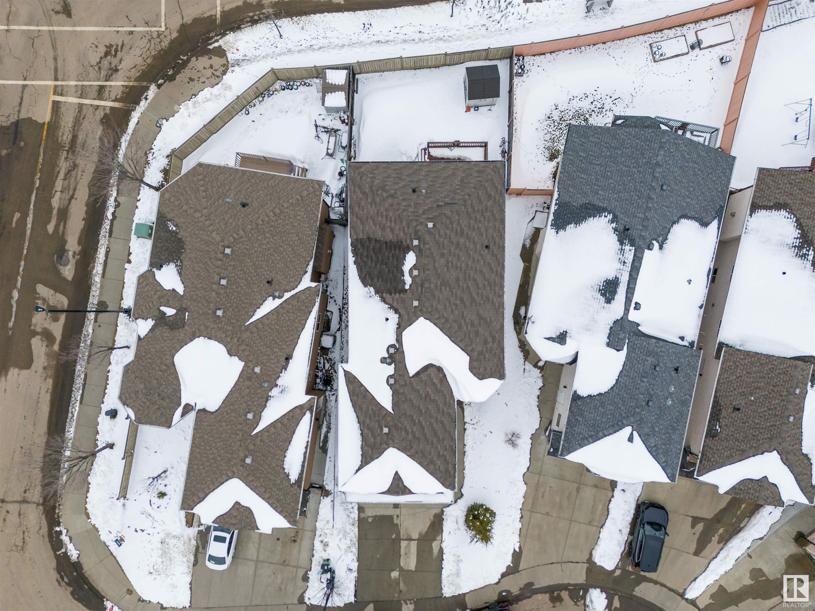 Property at 3108 27 AV NW image 3