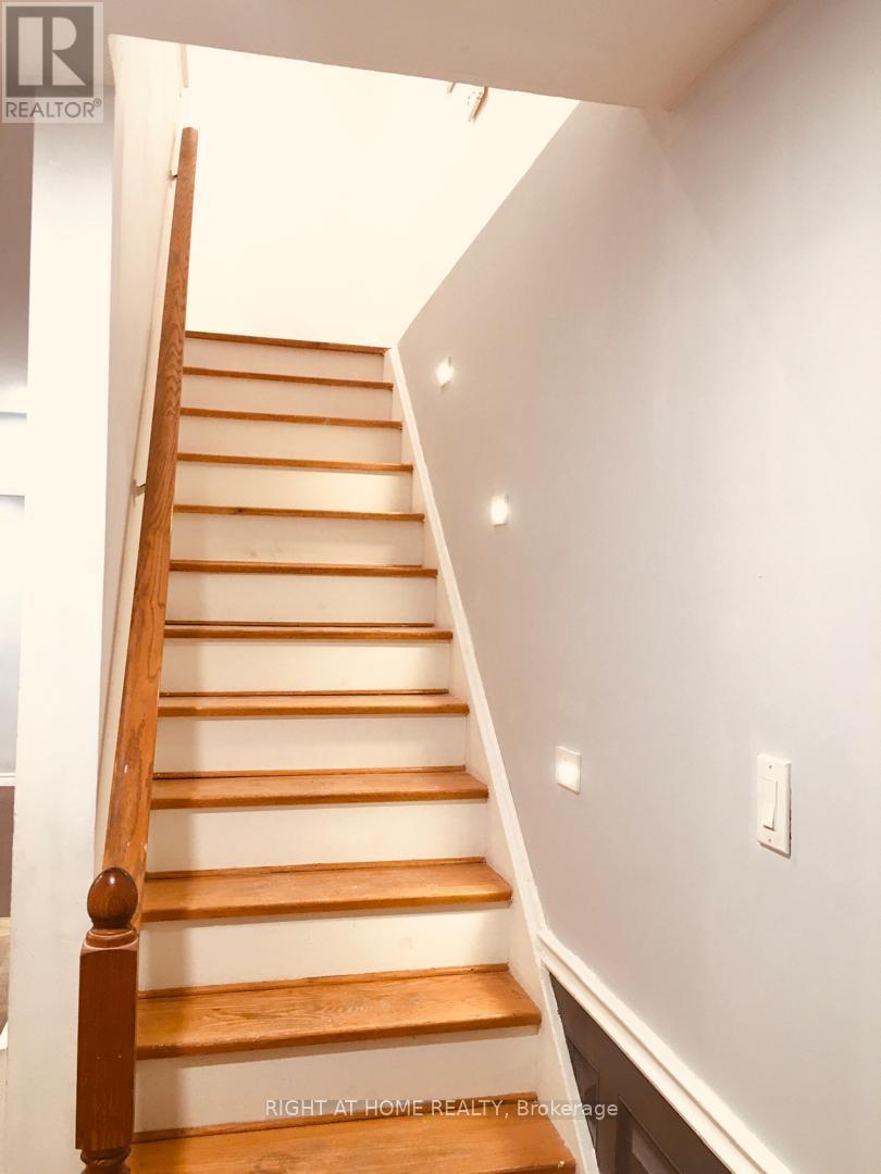 237 Thoms Crescent, Newmarket, Ontario  L3Y 1C9 - Photo 7 - N12056564
