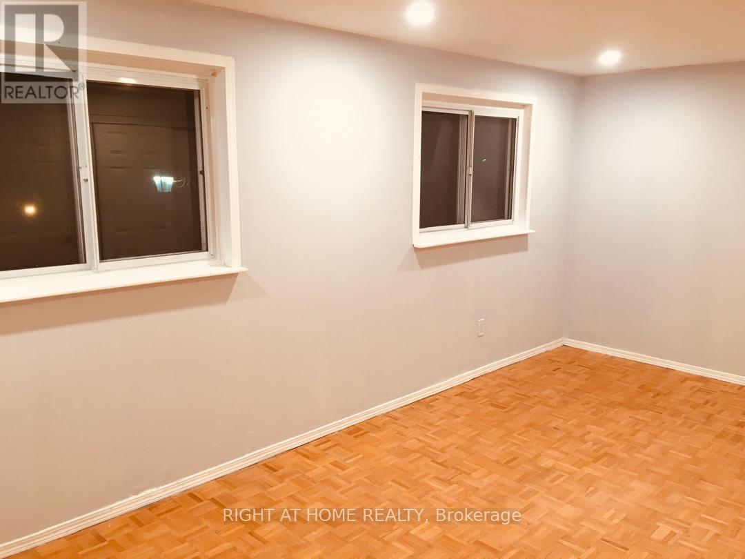 237 Thoms Crescent, Newmarket, Ontario  L3Y 1C9 - Photo 9 - N12056564