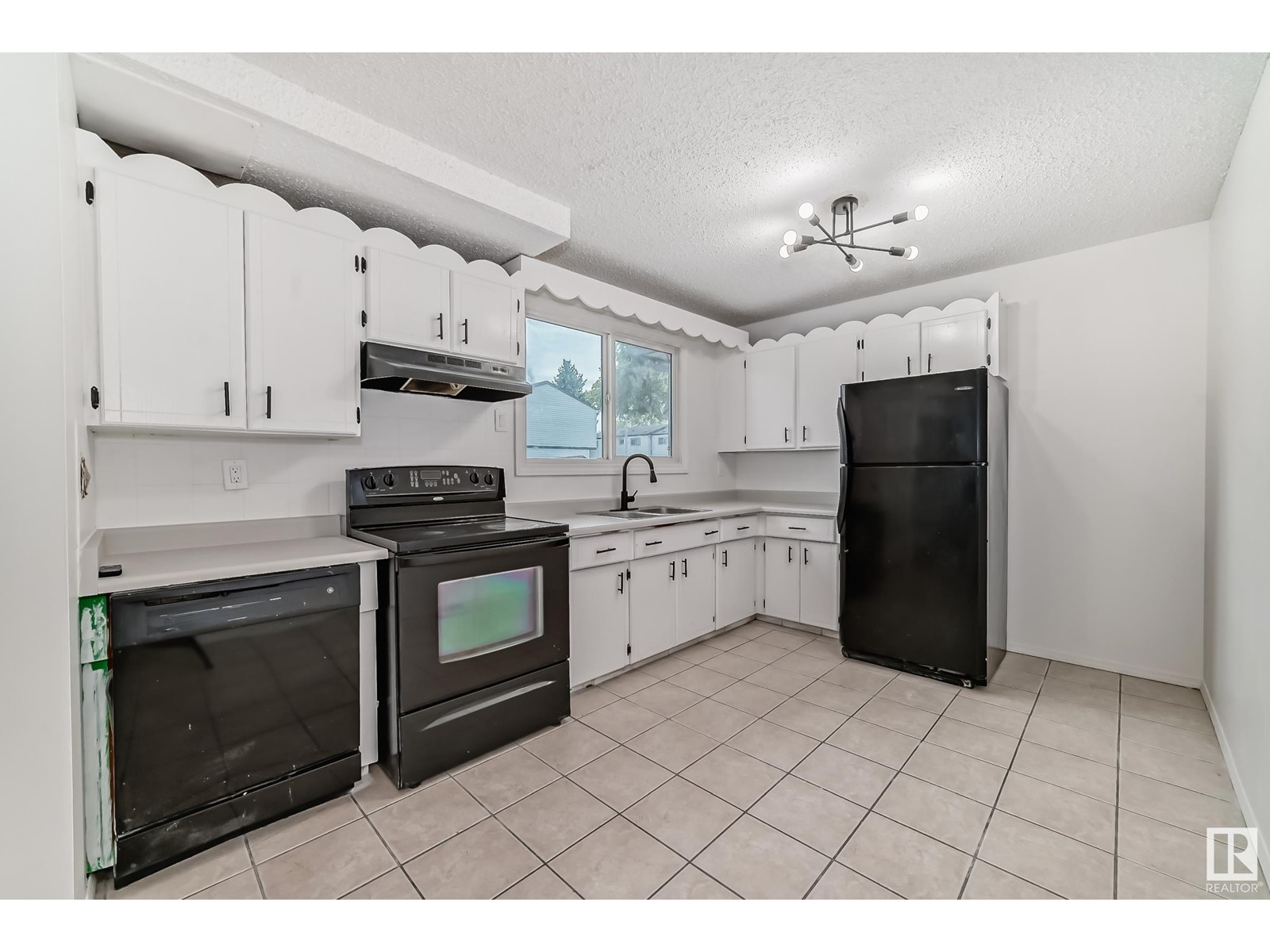 Property at 2645 135 AV NW image 4