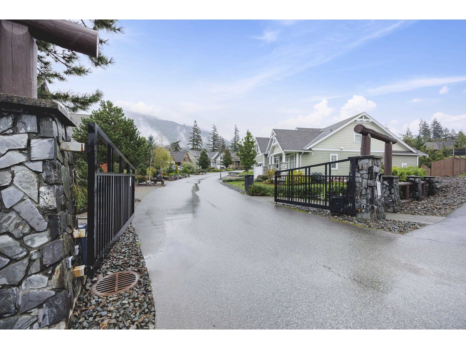 Property at 17 1911 WOODSIDE BOULEVARD image 3