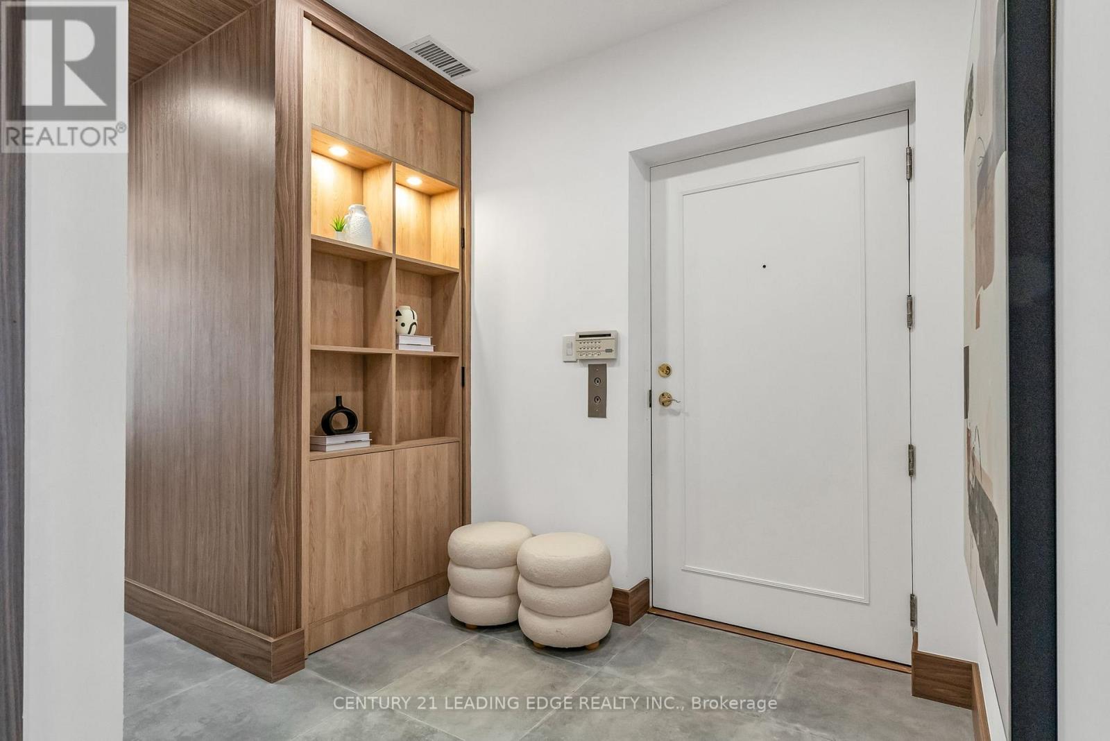 Property at 208 - 1 WATERGARDEN WAY image 2