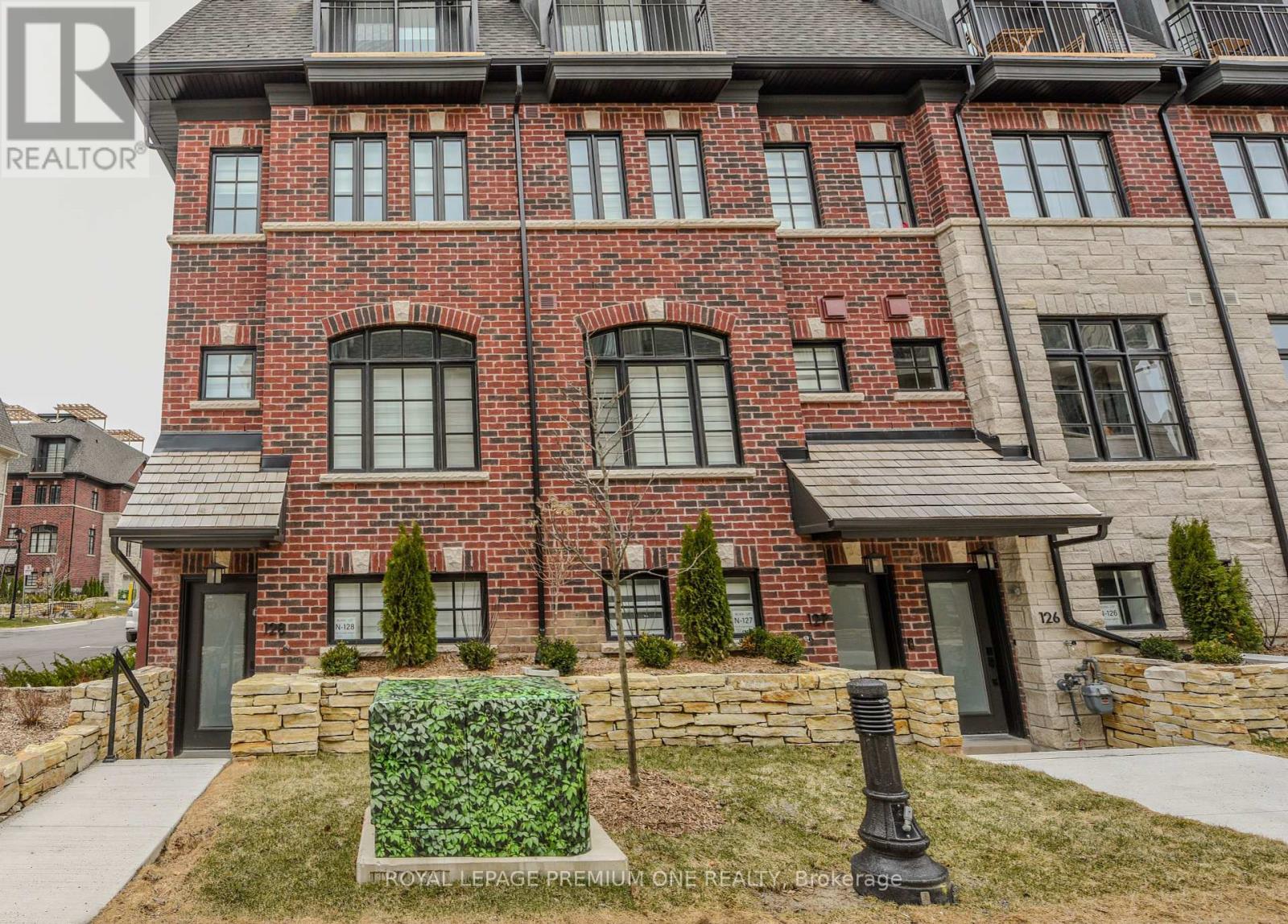 128 - 35 Lunar Cres Road, Mississauga, Ontario  L5M 2R6 - Photo 4 - W12056682