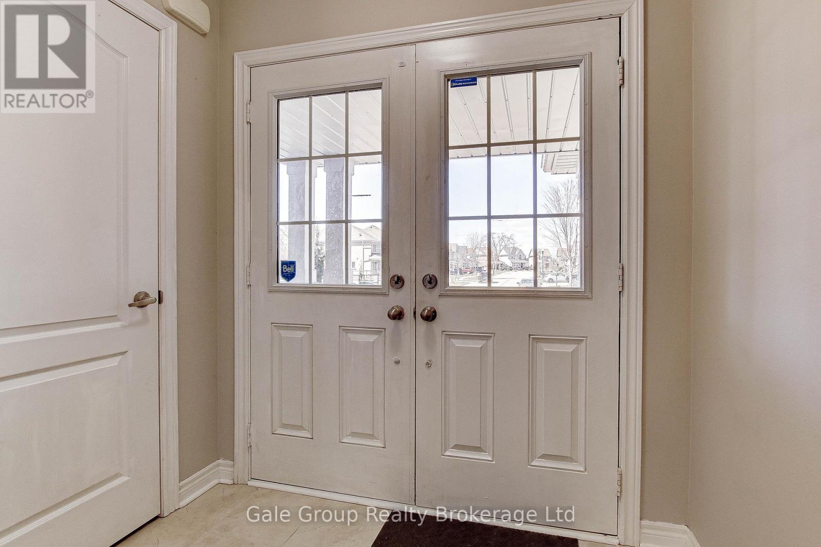 334 Thompson Street, Woodstock, Ontario  N4T 0G6 - Photo 3 - X12056774