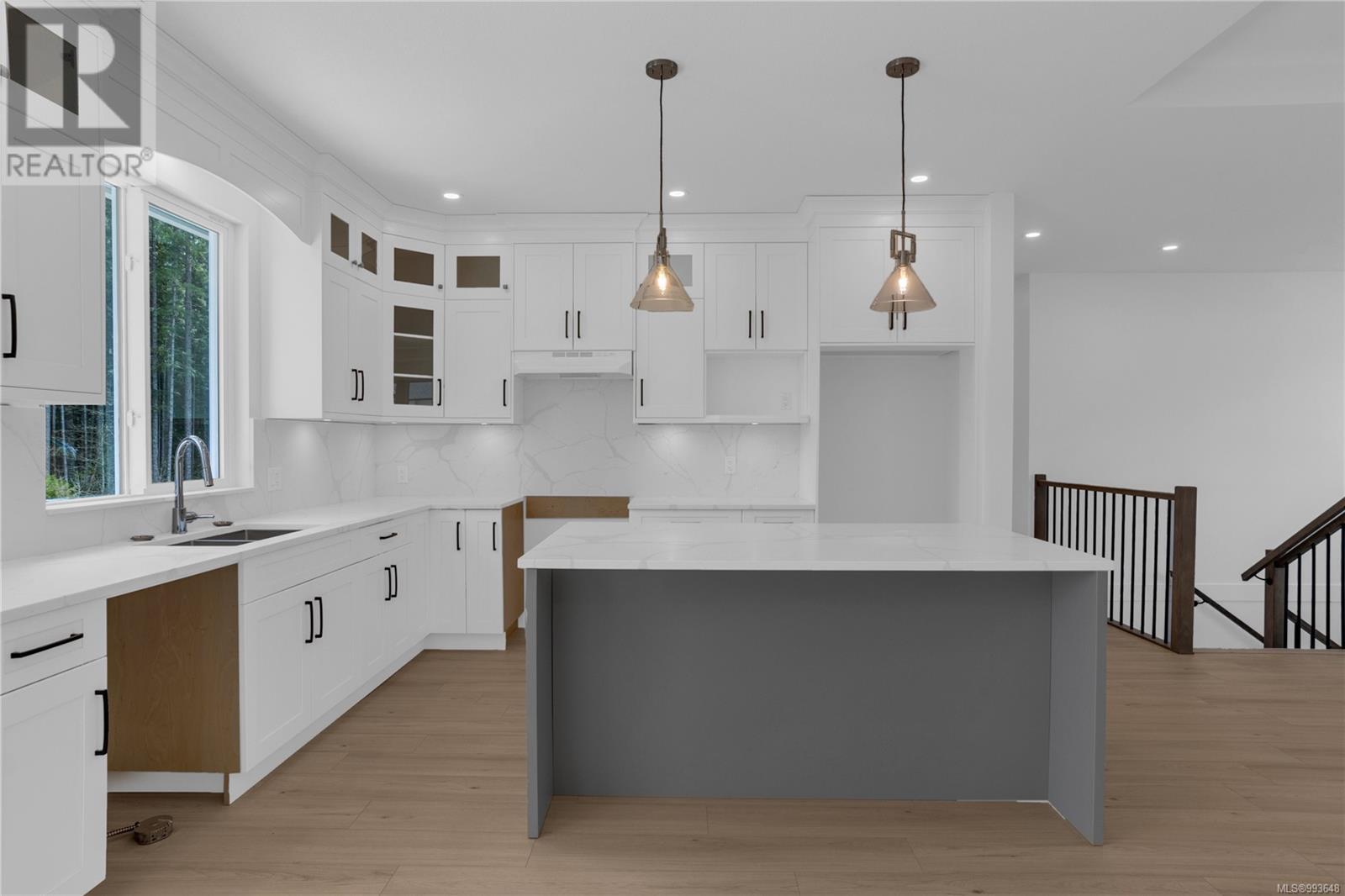 Property at 807 Stringer Way image 2