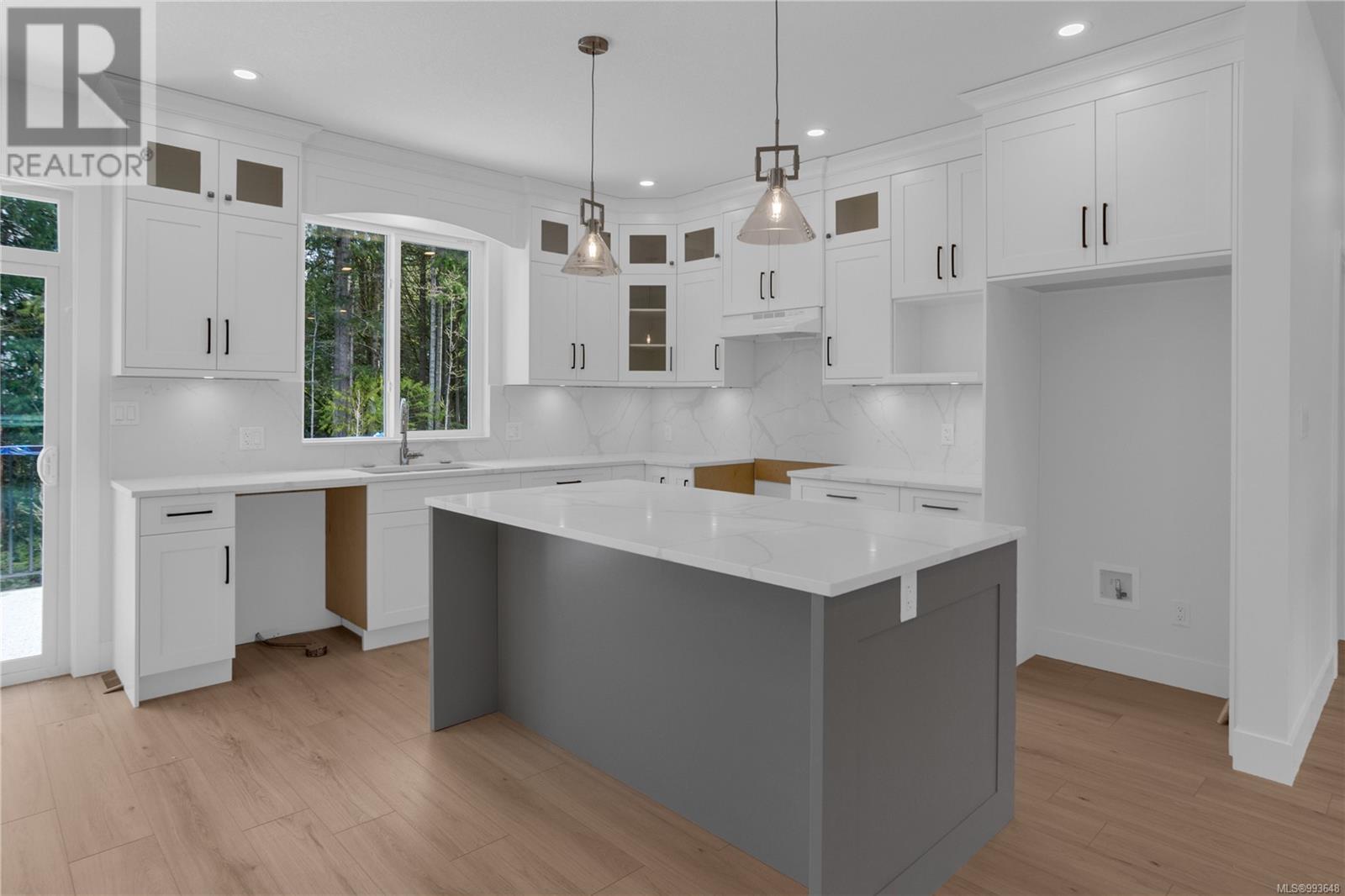 Property at 807 Stringer Way image 3