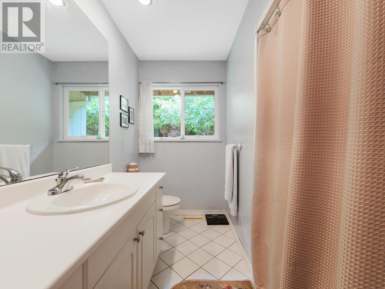 430 Genoa Crescent, North Vancouver, British Columbia  V7N 3B7 - Photo 17 - R2985012