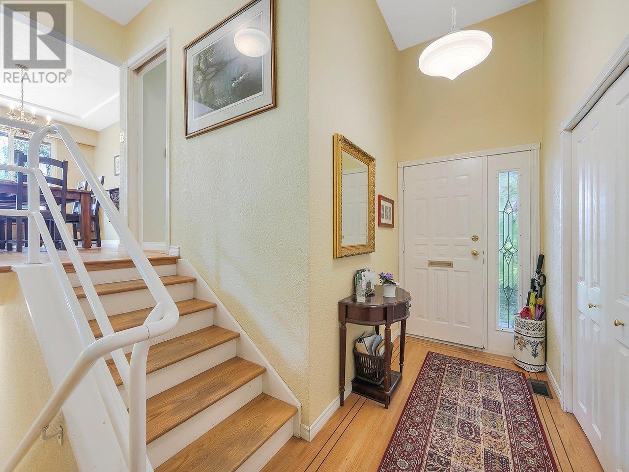 430 Genoa Crescent, North Vancouver, British Columbia  V7N 3B7 - Photo 2 - R2985012