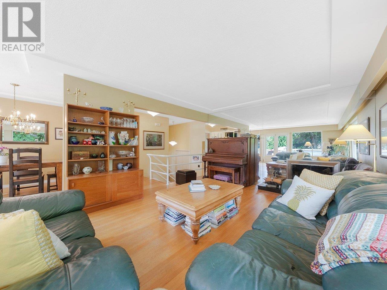 430 Genoa Crescent, North Vancouver, British Columbia  V7N 3B7 - Photo 5 - R2985012