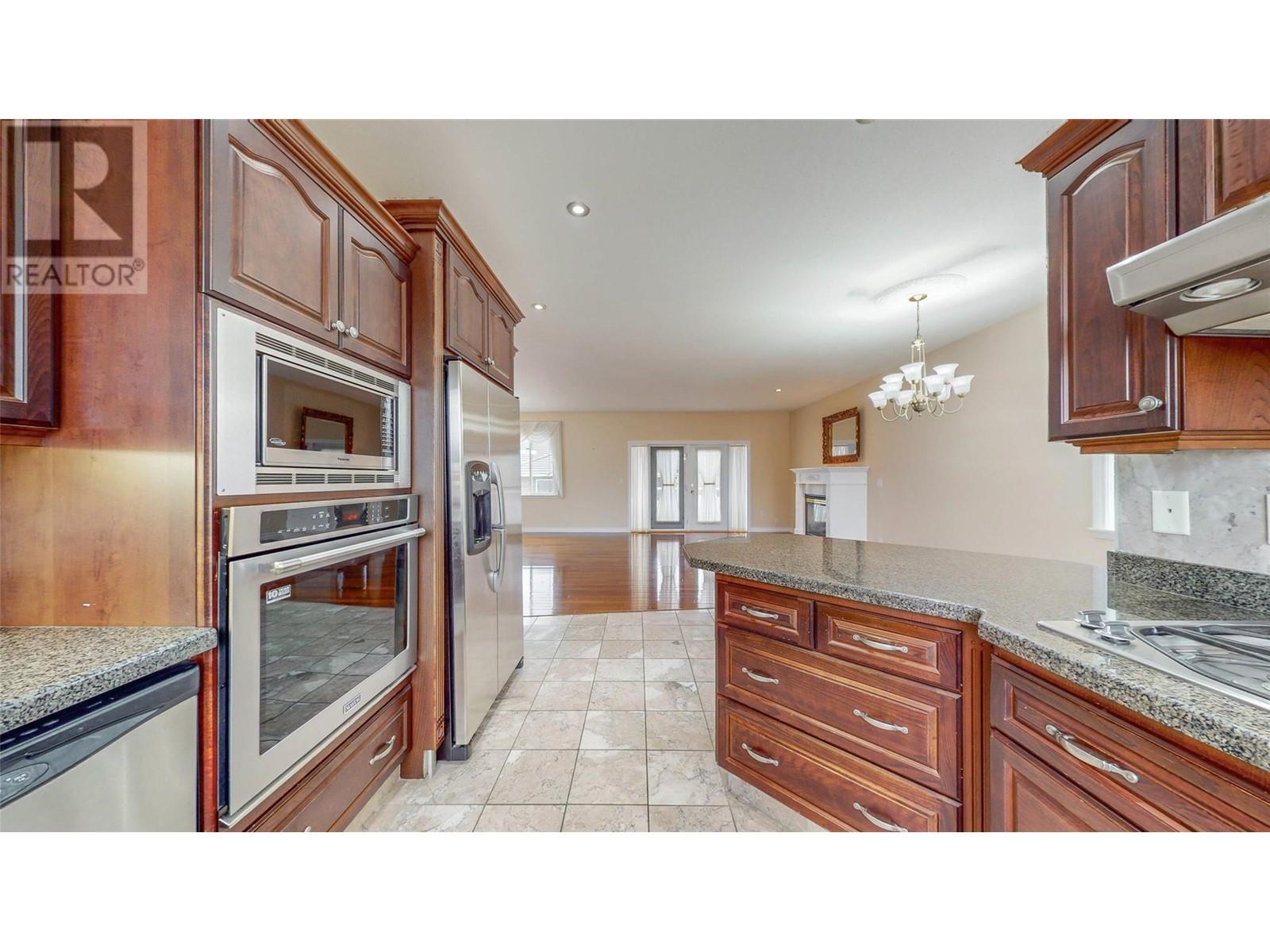 Property at 6812 Cabernet Place image 4