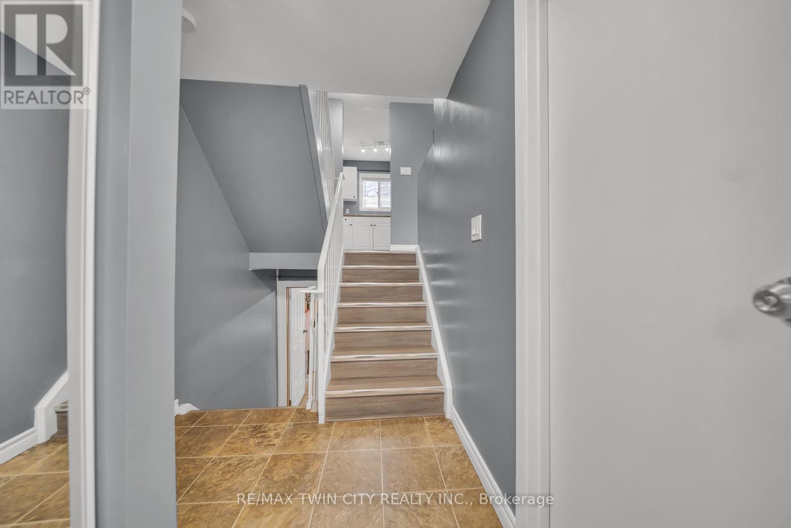 Property at 10 - 648 DOON VILLAGE ROAD image 2